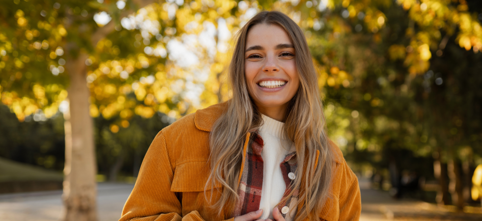 /on/demandware.static/-/Library-Sites-MultipharmaSharedLibrary/default/dw0a36e08f/Home/Category Landing Pages/Vitaminen/jeune fille 981x451.png